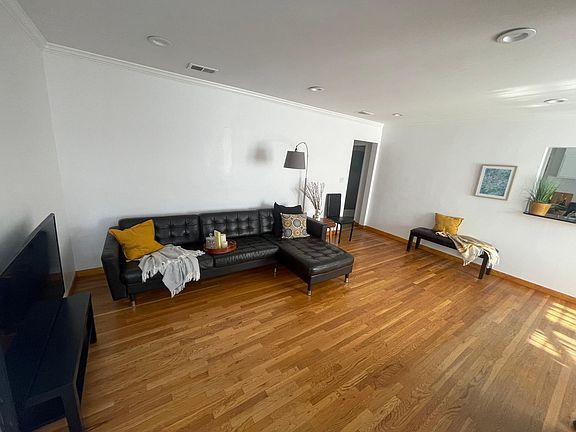 3rd image of 1234 N Clybourn Ave