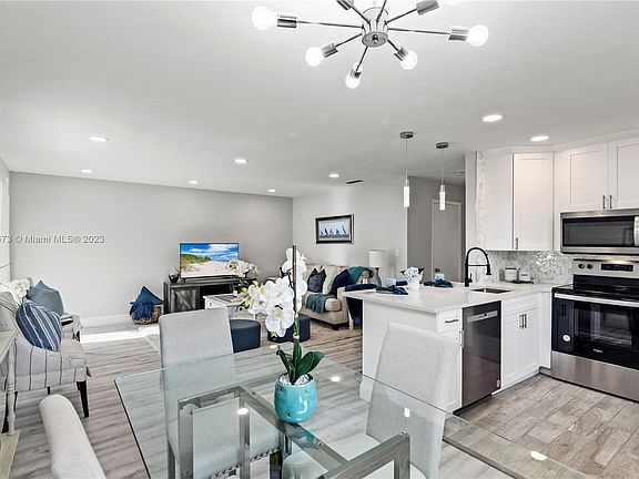 5th image of 6 Vista Palm Ln APT 206