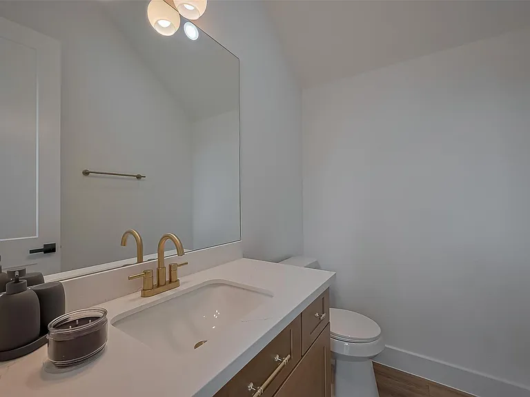 776 Mansfield St — Photo 21