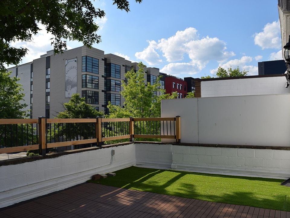 Deck on third floor, looking toward Safeway.