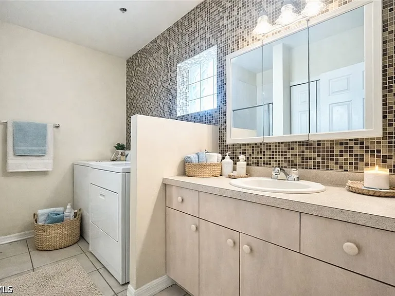 909 SW 47th Ter #201 — Photo 30