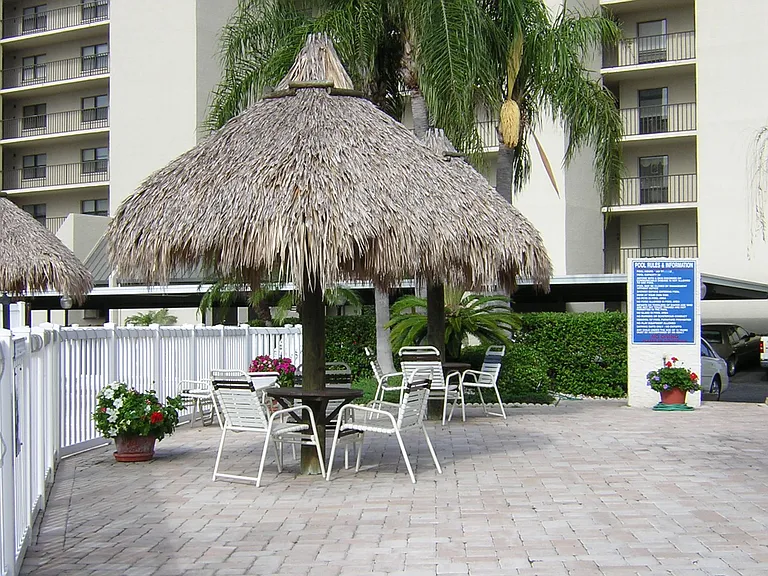 2700 Cove Cay Dr #4G — Photo 17