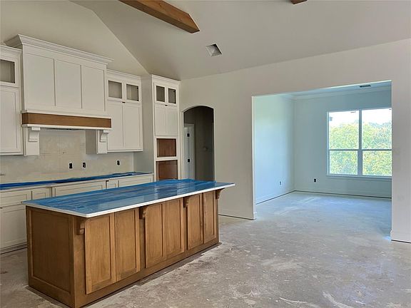 5th image of 2400 Forest Glen Dr