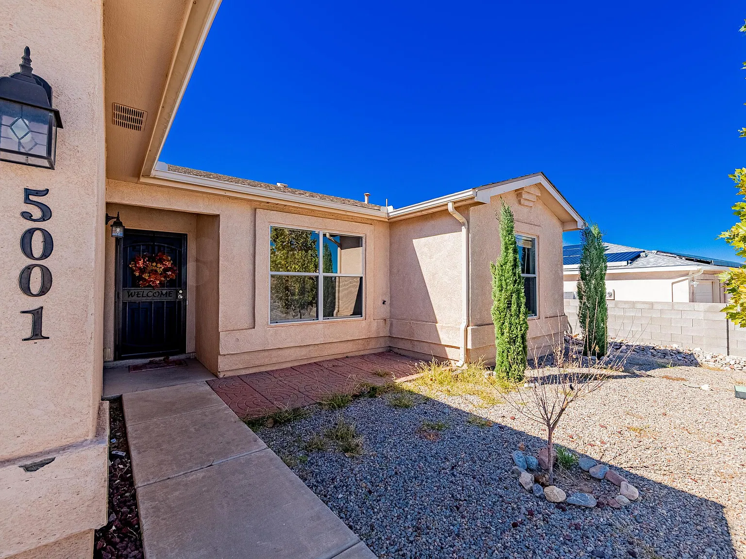 3 bed, 2.0 bath, 1653 sqft, $2,100 — Photo 2