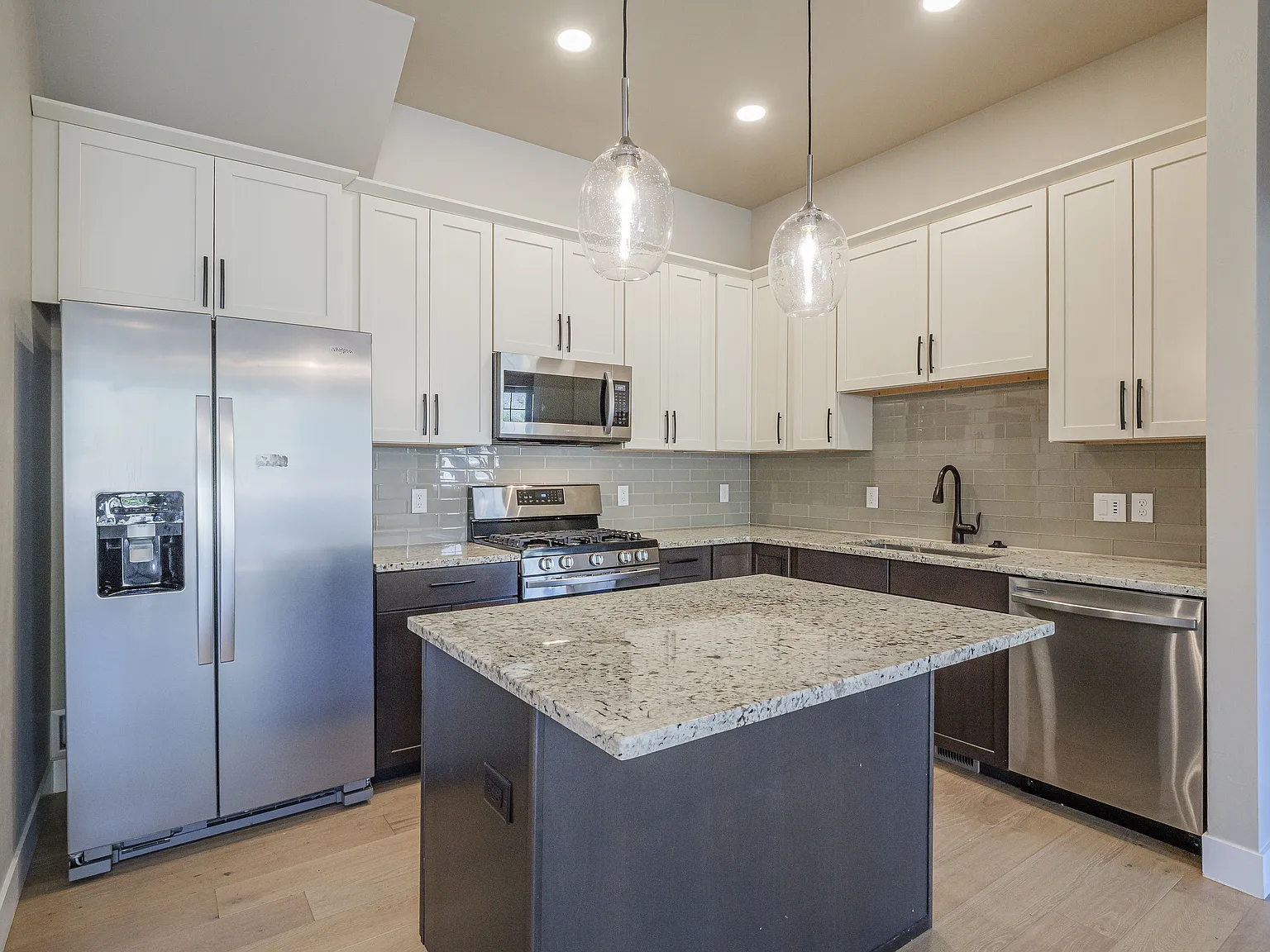 3 bed, 2056 sqft, $2,800 — Photo 3