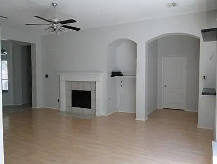 4 bed, 2384 sqft, $2,549 — Photo 2