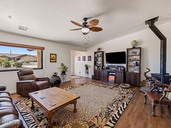 2nd image of 822 Rocking Horse Ln