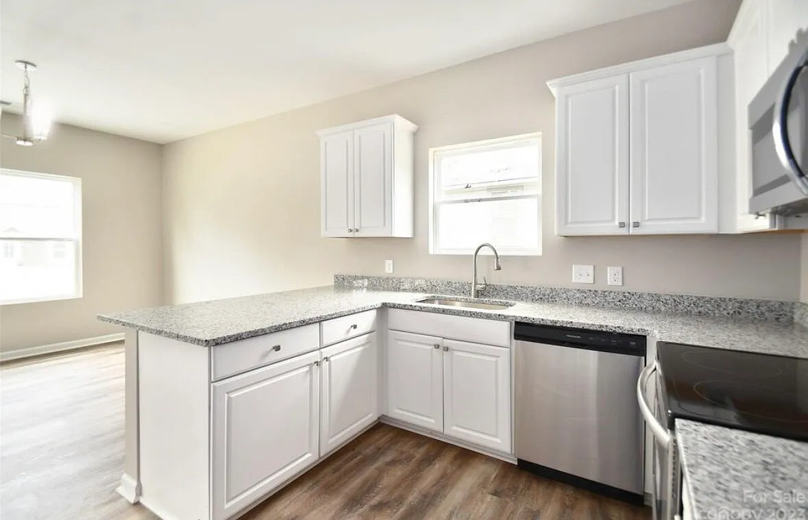 905 Klondale Avenue - 1 — Photo 3