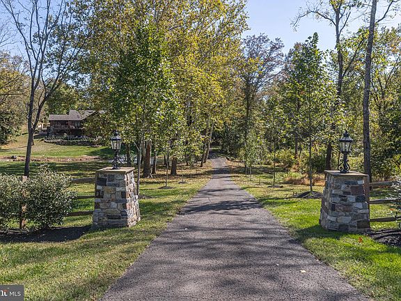 3rd image of 992-994 Worthington Mill Rd