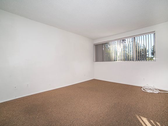5th image of 15542 Sherman Way APT 8
