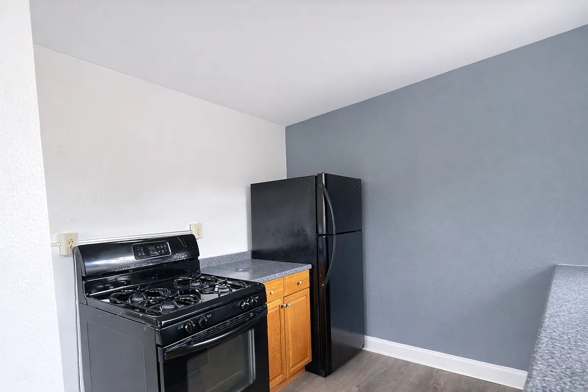 Building Photo - 318 8th Ave SE #108