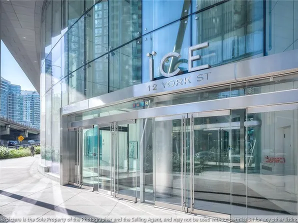 12 York St #2005, Toronto, ON M5J 0A9