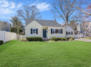42 Gladstone Ave, West Islip, NY 11795