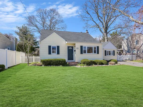 42 Gladstone Avenue, West Islip, NY 11795
