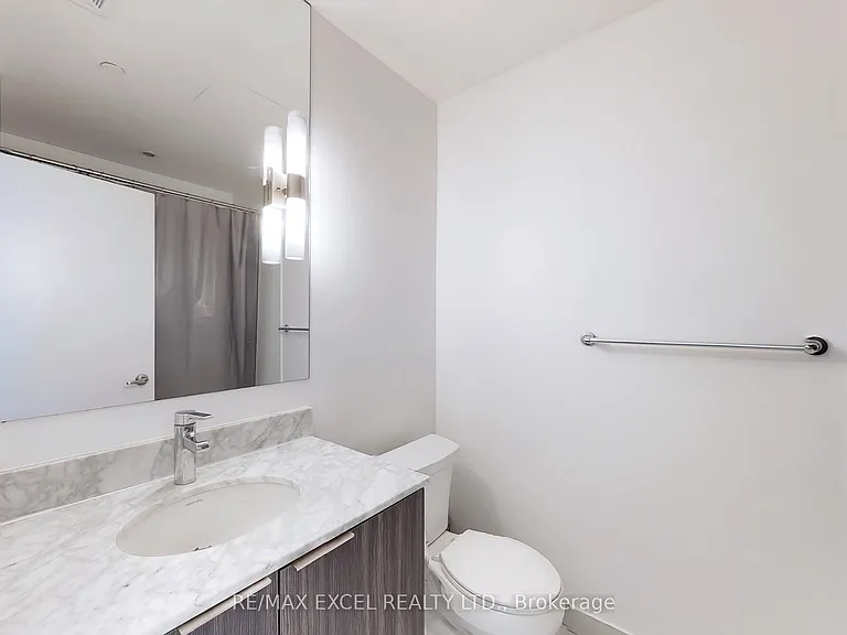 955 Bay St #404 — Photo 12