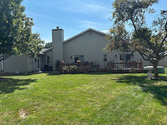 3rd image of 1115 Community Dr