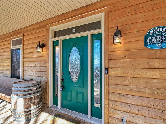 3rd image of 658 Green Point Ln