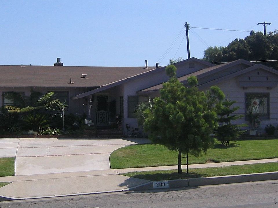 Yes the front is lavendar.  That's easy to fix!