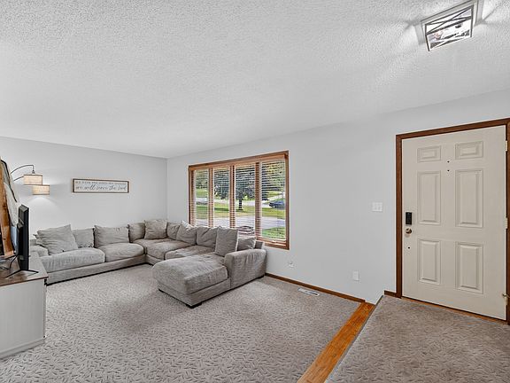 4th image of 7046 NW 21st St