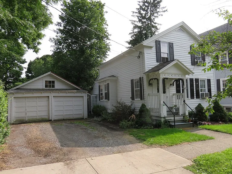 111-111 Queen St — Photo 9