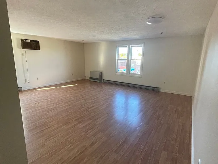 Kingsley Apartments — Photo 5