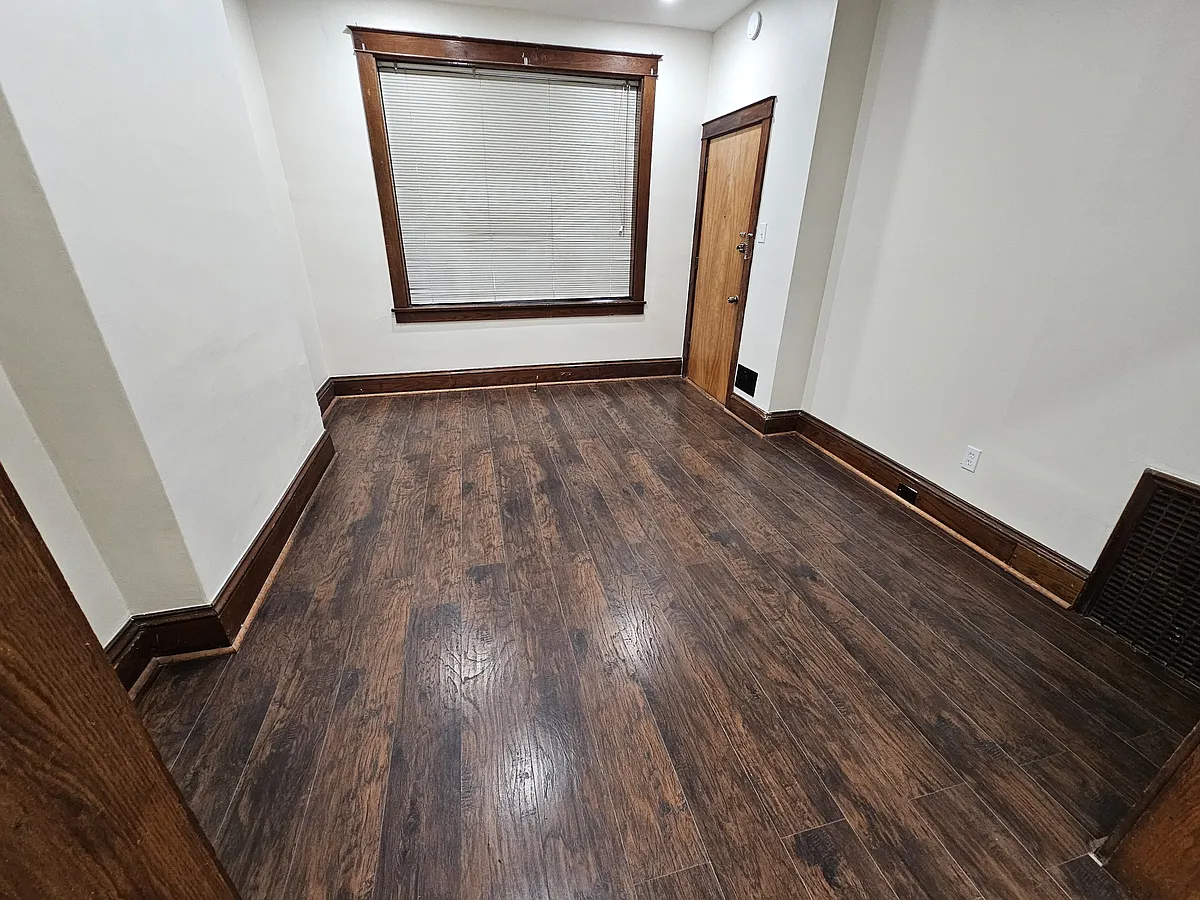 Building Photo - 335 N Pine St #1