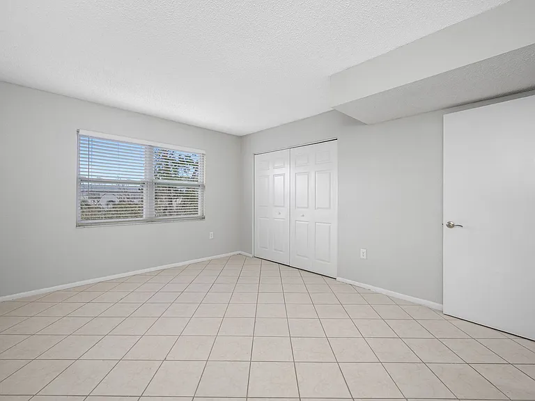 KC Flats Apartments — Photo 31