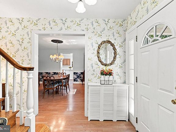 3rd image of 209 Thayer St