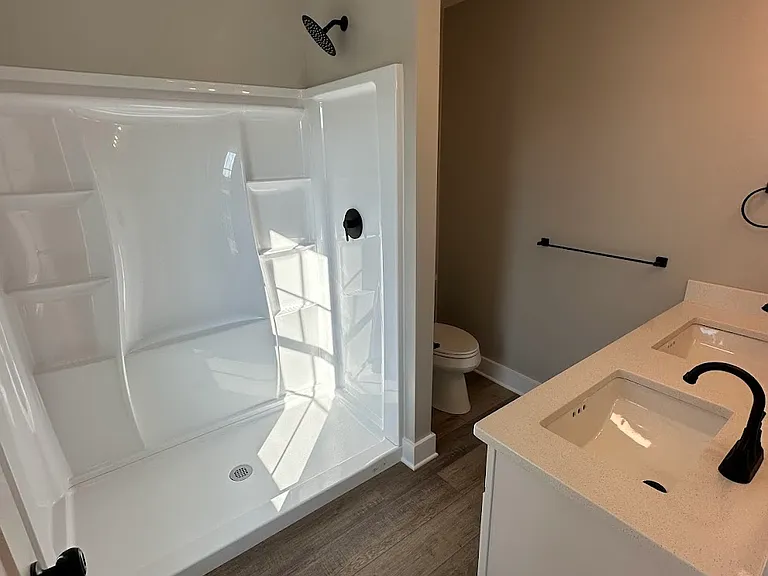 3rd floor - master full bathroom