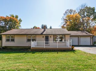 33 Whitewood Rd, Clinton, CT 06413