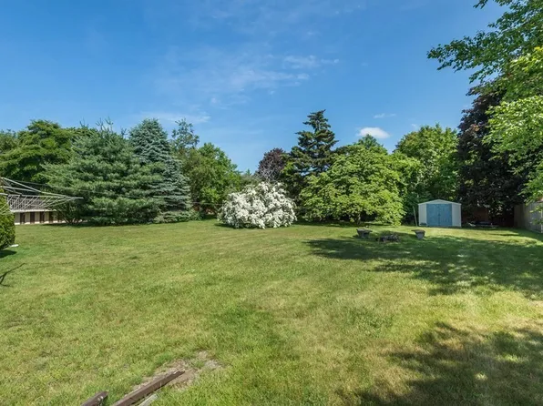 6 Longbow Rd, Stoneham, MA 02180