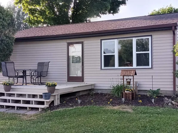 910 E 670th St S, Wolcottville, IN 46795