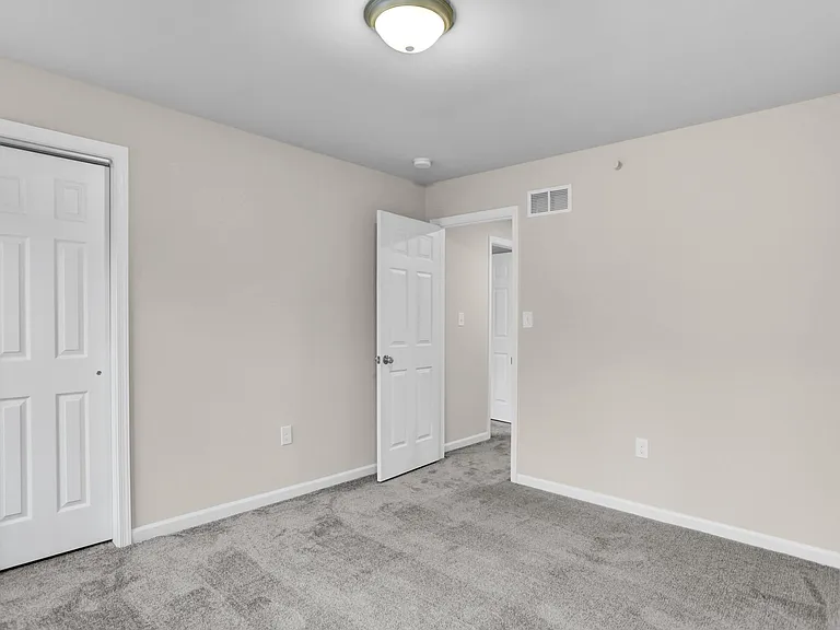 62 Helene Ct — Photo 25