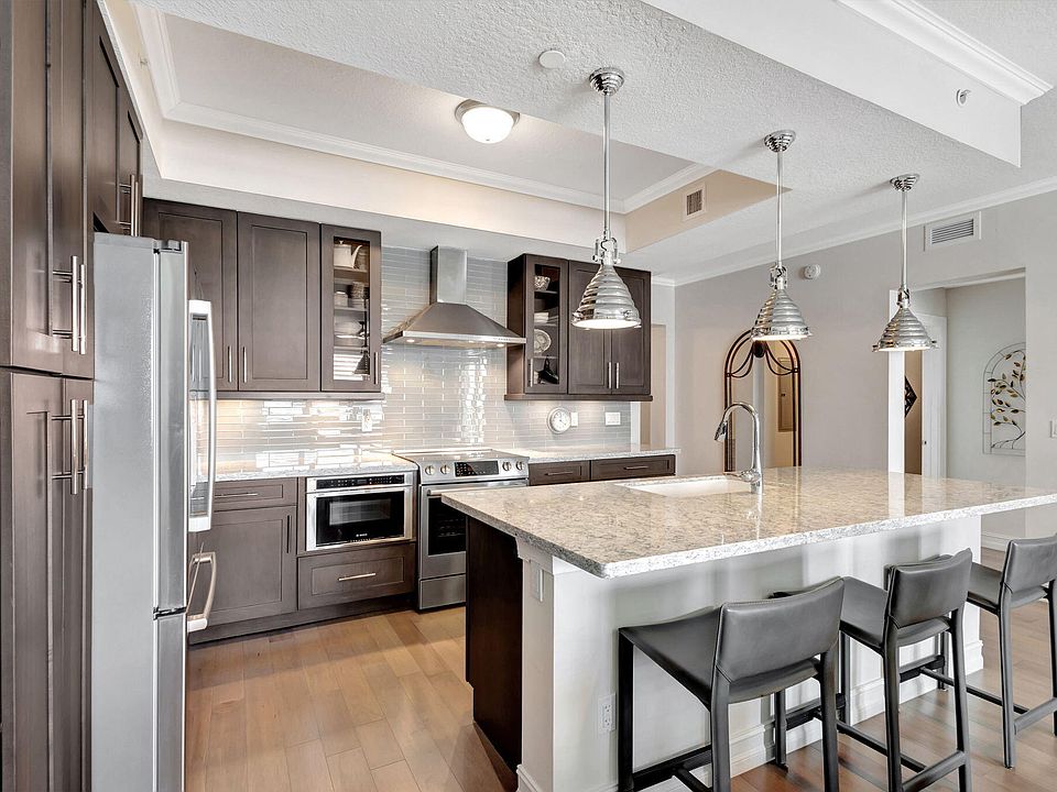 1st image of 444 Bay Colony Drive N