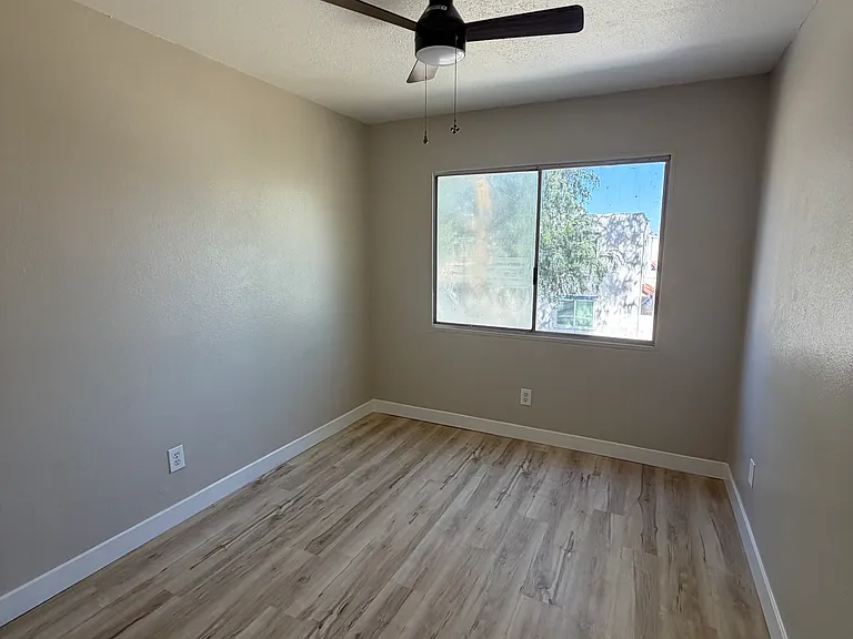 5203 N 42nd Pkwy — Photo 3