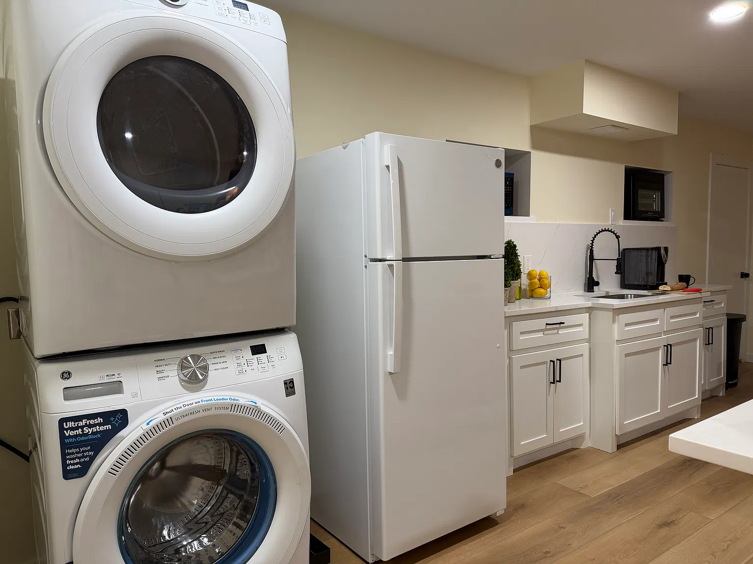 2 bed, 1000 sqft, $3,200 — Photo 4