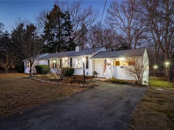 431 1st Ave, East Greenwich, RI 02818