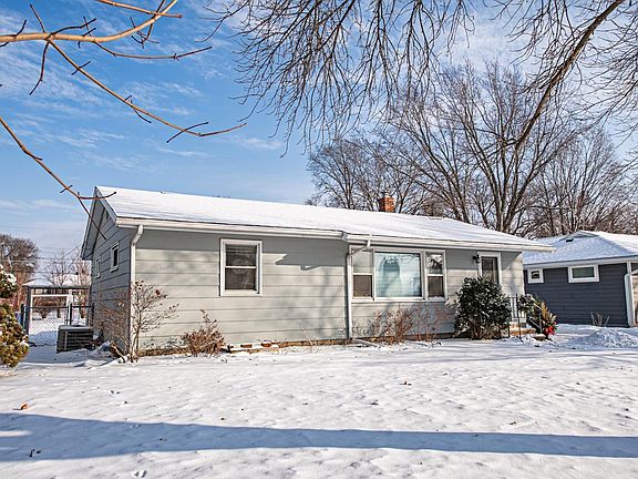 3rd image of 626 E Belleview St