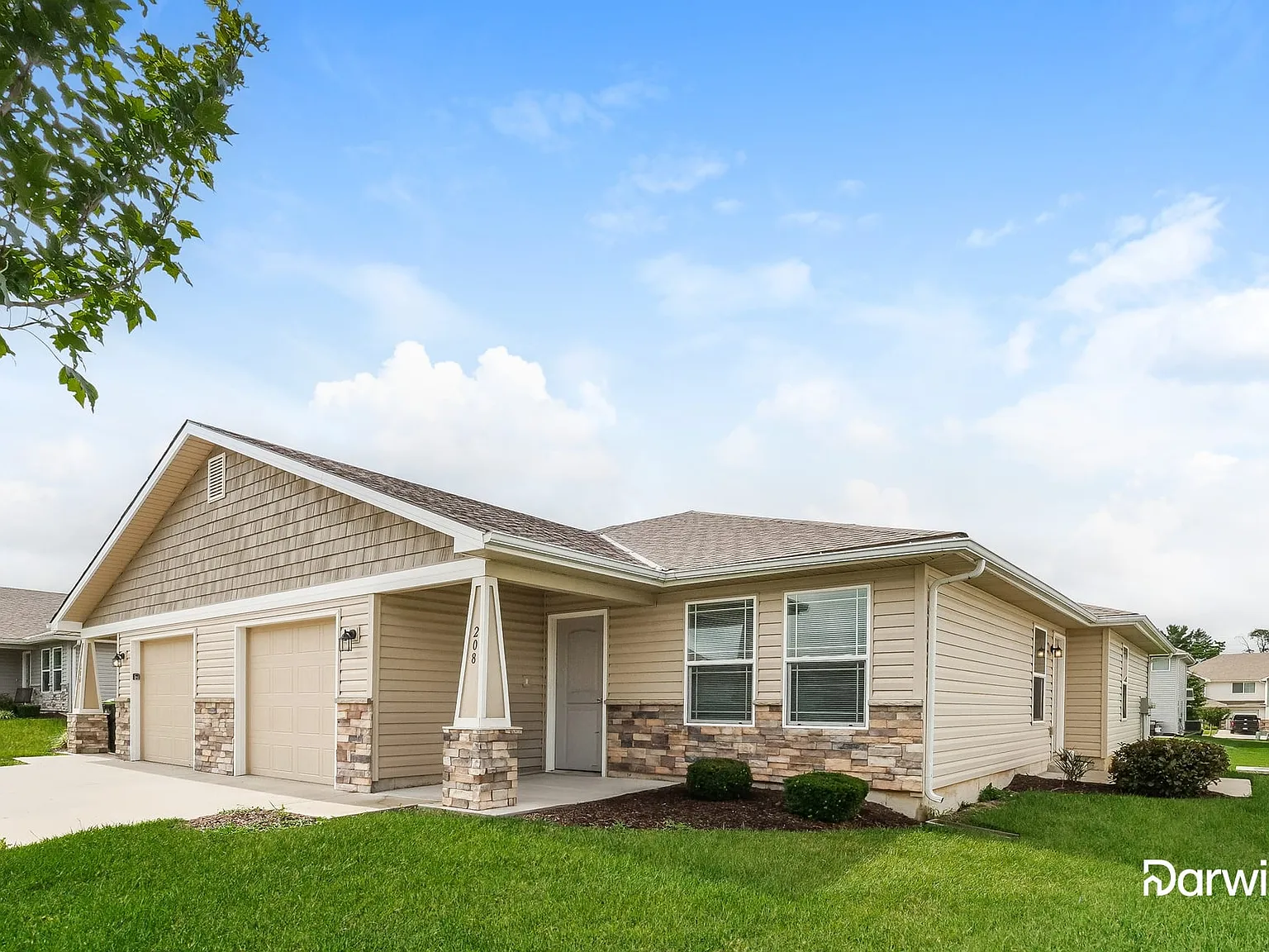 3 bed, 2.0 bath, 1253 sqft, $1,655 — Photo 1