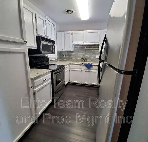 230 S Cedar St #5 — Photo 3