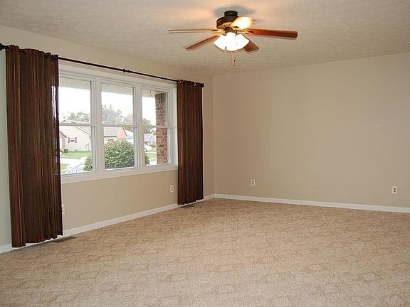 3rd image of 677 Foxcross Dr