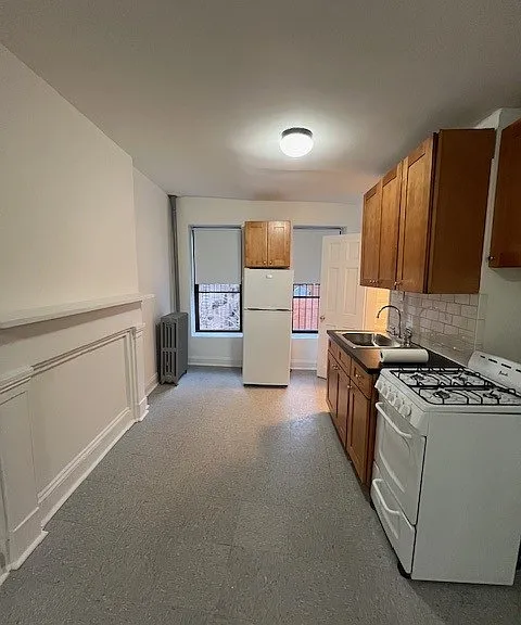 1873 2nd Ave #9 — Photo 2