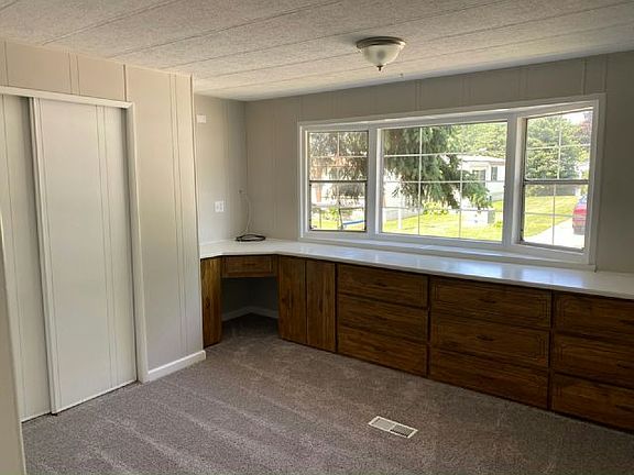 2nd image of 126 Quarry Hill Est #126
