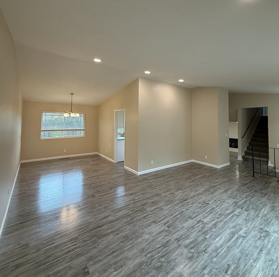 4 bed, 2.5 bath, 2140 sqft, $4,700 — Photo 4