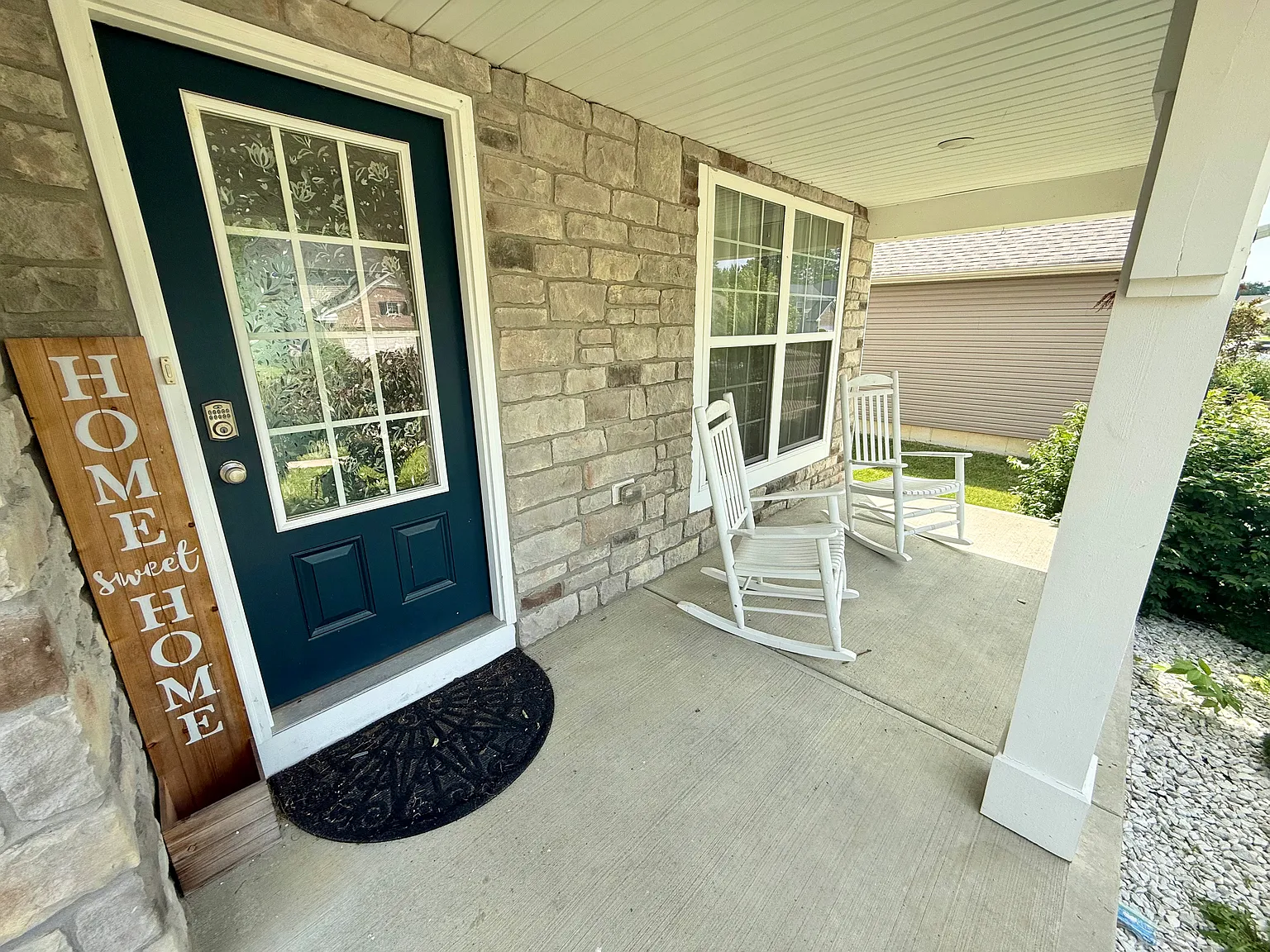 5 bed, 3500 sqft, $3,200 — Photo 4