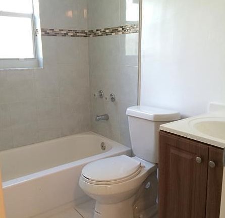 5th image of 11505 NW 44th St