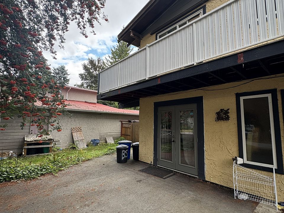 1st image of 7532 Robin Cres