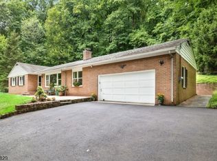 195 Old Somerset Rd, Watchung, NJ 07069