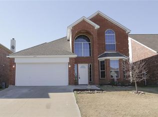 6421 Canyon Trl, Lake Worth, TX 76135