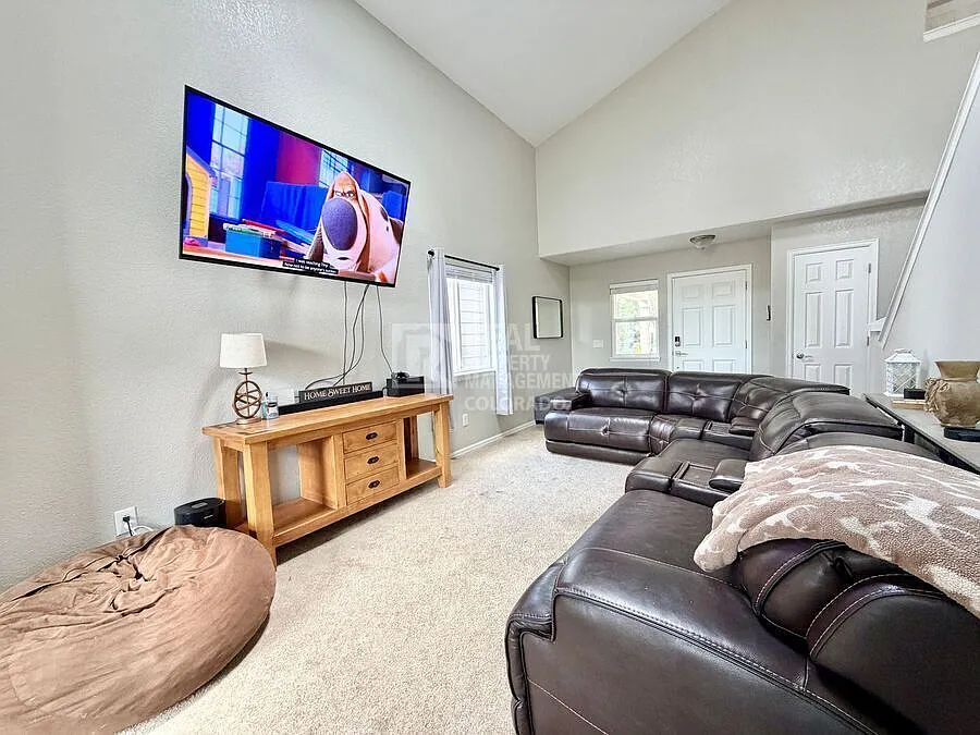 4-bedroom, 2.5-bathroom Home in Highlands Ranch — Photo 3